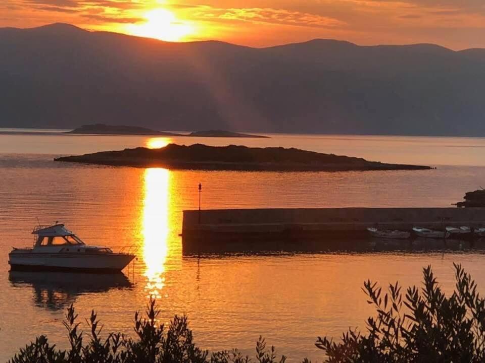 Holiday Home Adriatic Лумбарда Экстерьер фото